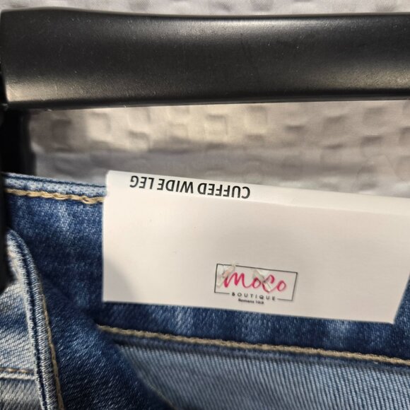 MoCo Boutique Women's 14W Cuffed Wide Leg Tummy Control Cropped Jeans Light Wash - Picture 5 of 9